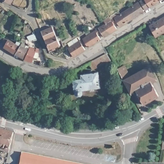 Enclosed House [FRA]