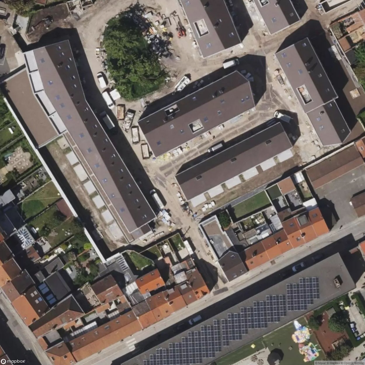 Teenager Hangar [BEL]