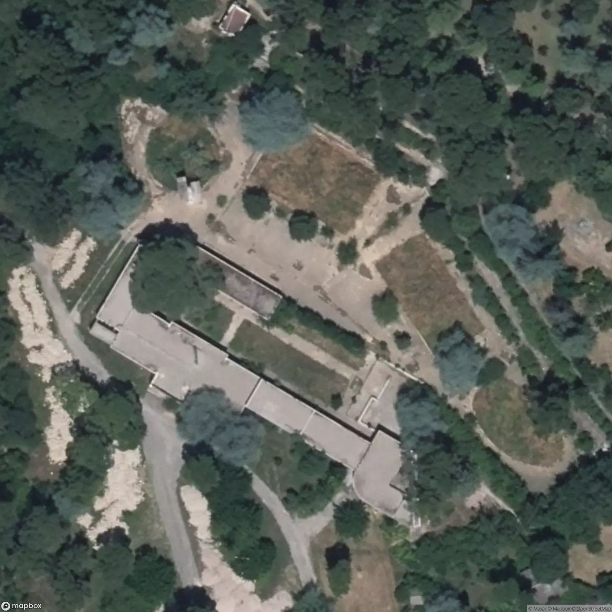 Public swimming pool [FRA]