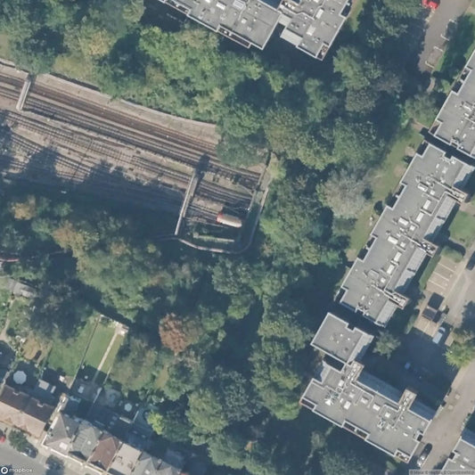 Bull & — (sign fragment / bar sign) [GBR]