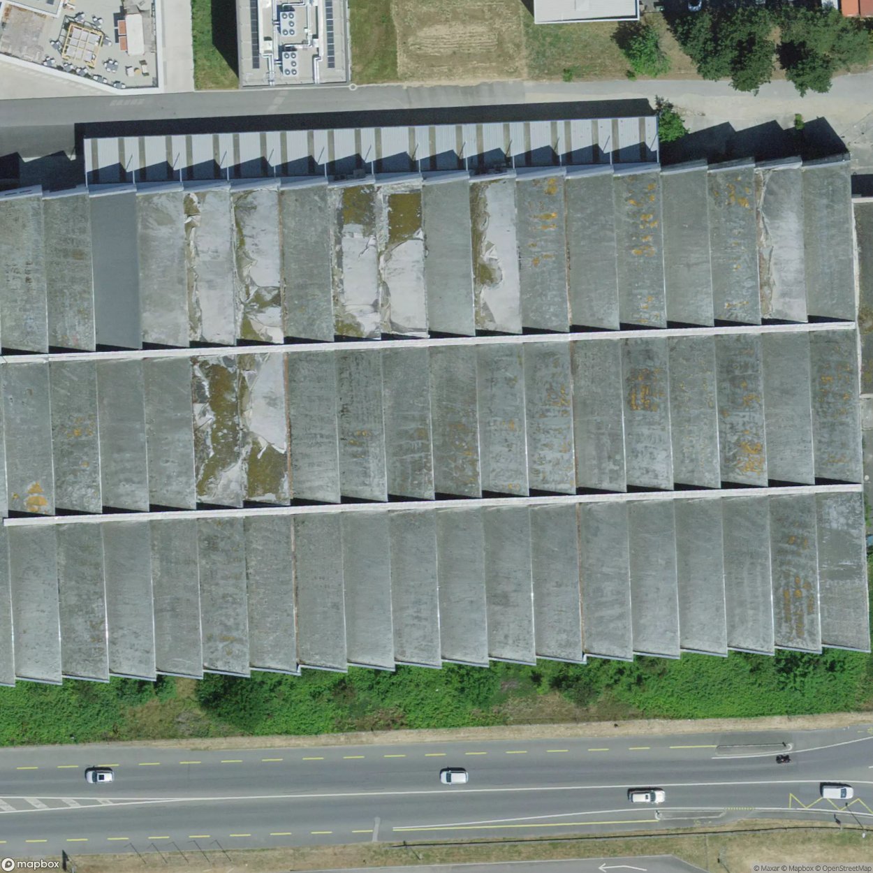 Huge Empty Hangar [CHE]