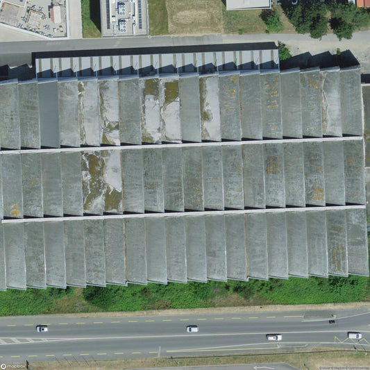 Huge Empty Hangar [CHE]