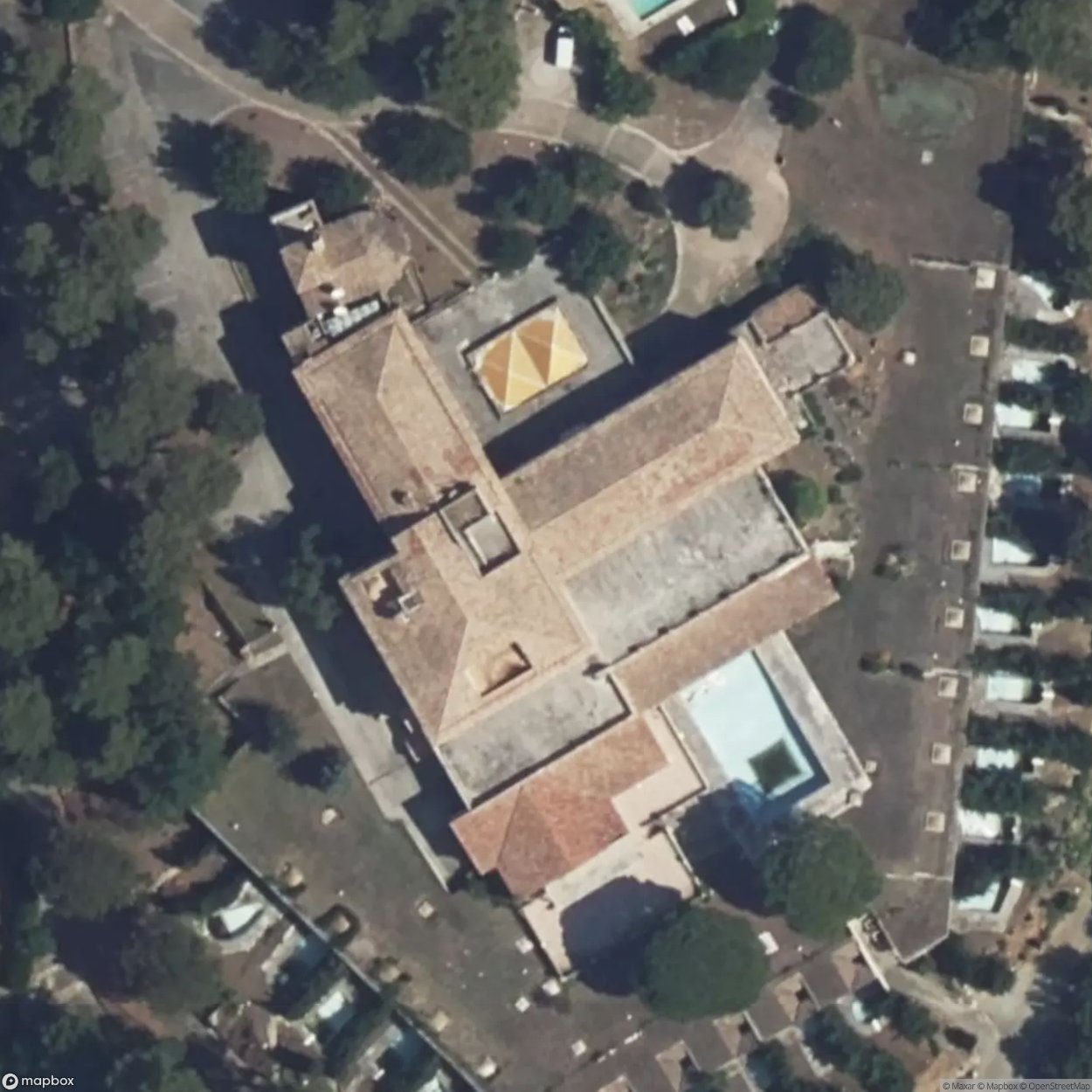 Hotel with 1000 pools [FRA]