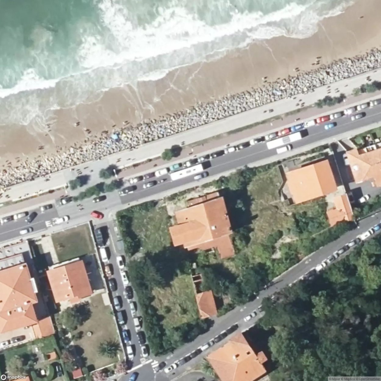 House « the waves » / House « the waves » [FRA]