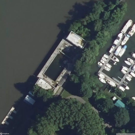 Green Water Swim / Green Water Pool [FRA]